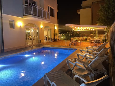 Outdoor pool, sun loungers