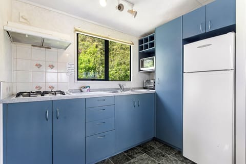 2 Bedroom Motel (Sleeps 4)	 | Private kitchen