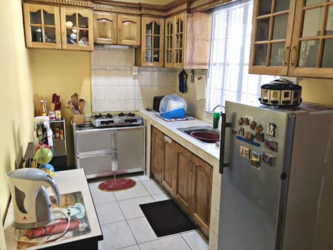 House, 1 Bedroom | Private kitchen | Full-size fridge, oven, stovetop, coffee/tea maker