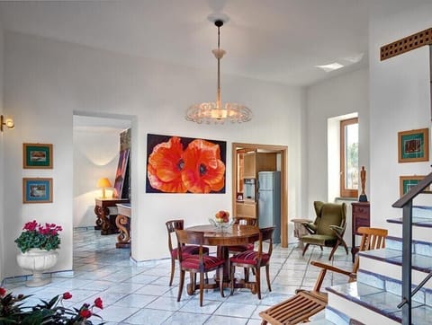 Villa, 5 Bedrooms | In-room dining