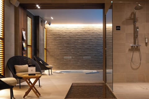 Couples treatment rooms, sauna, hot tub, steam room, Turkish bath