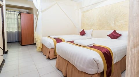 Twin Room | Desk, free WiFi, bed sheets