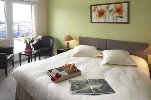 In-room safe, individually decorated, individually furnished, desk