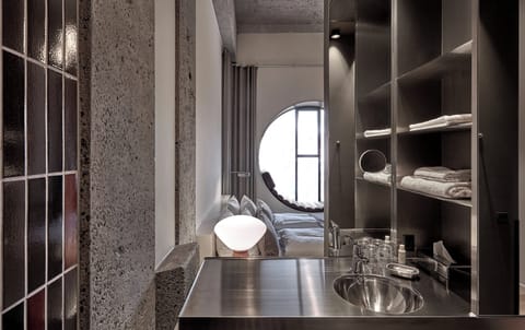 Deluxe Room with Round Window | Bathroom | Shower, eco-friendly toiletries, hair dryer, towels