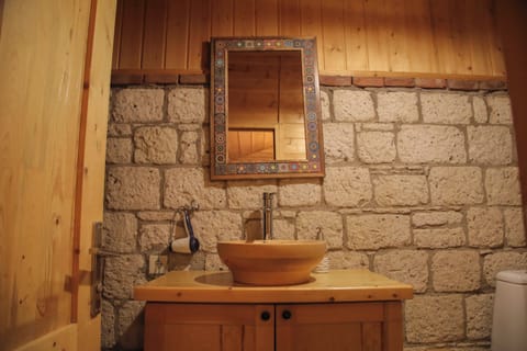 Deluxe Bungalow, 1 Bedroom | Bathroom | Shower, free toiletries, hair dryer, slippers