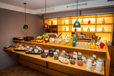 Daily buffet breakfast for a fee