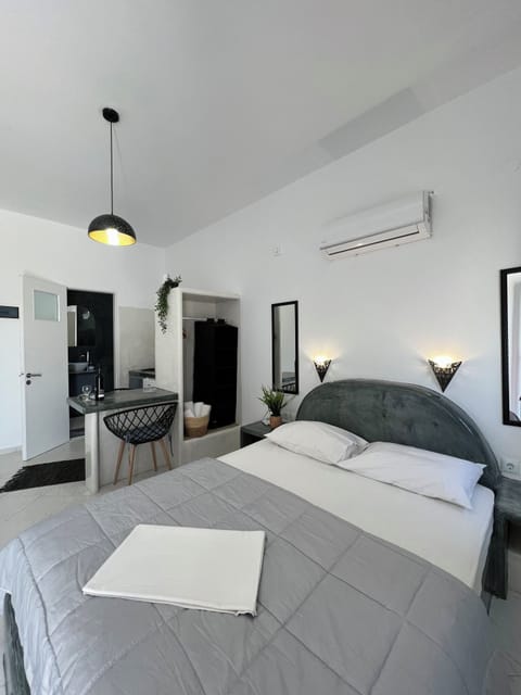 Luxury Apartment, Sea View | 1 bedroom, premium bedding, in-room safe, individually decorated