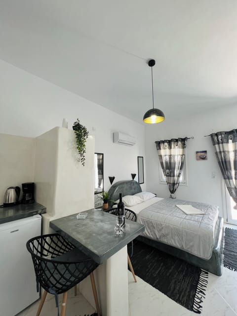 Luxury Apartment, Sea View | 1 bedroom, premium bedding, in-room safe, individually decorated