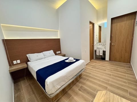 Deluxe Room | Desk, laptop workspace, iron/ironing board, free cribs/infant beds