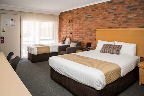 Standard Twin Room, 1 Bedroom | Minibar, free WiFi, bed sheets