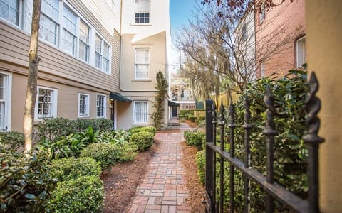 Welcome to Jones Street Hideaway!