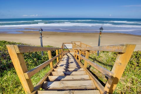 Lincoln City Vacation Rental | 2BR | 2BA | 1,280 Sq Ft