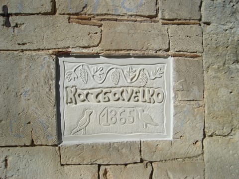 SCULPTURE BY THE ENTRANCE