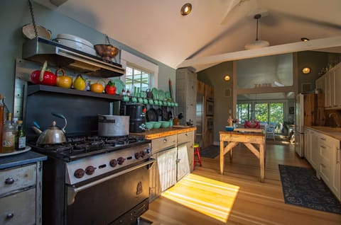 Kitchen facing the other side