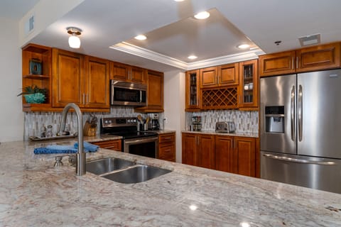 Luxurious Updated Kitchen with everything you may need - Dining for 8