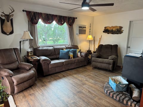 Couch & 2 recliners 