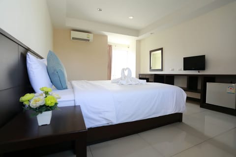 Standard Double Room | Hypo-allergenic bedding, laptop workspace, blackout drapes, free WiFi