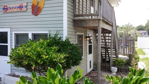 Surf's Up LoTide Downstairs Efficiency Apartment side entrance 