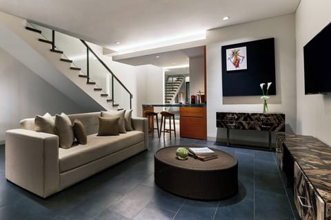 Loft, 1 King, Balcony | Down comforters, pillowtop beds, in-room safe, desk