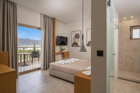 Double Room (3) | In-room safe, soundproofing, iron/ironing board, free WiFi