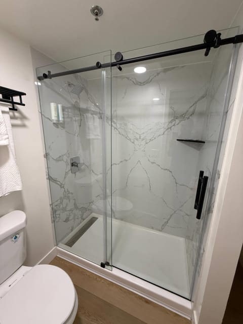 Standard Room, 1 King Bed, Non Smoking | Premium bedding, desk, laptop workspace, blackout drapes