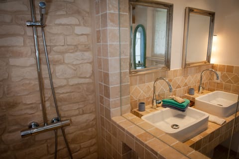 Exclusive Double Room, Garden View (Terre/Eau) | Bathroom | Shower, free toiletries, hair dryer, bathrobes