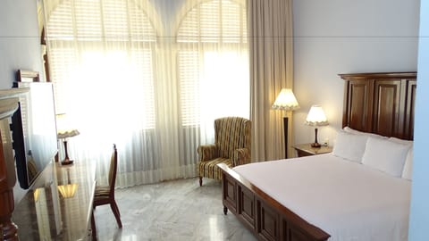 Suite | Premium bedding, in-room safe, desk, iron/ironing board