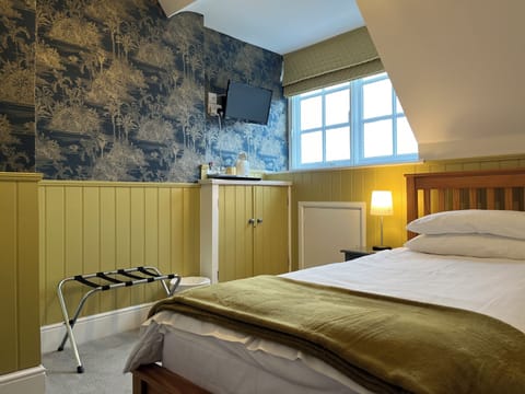 Single Room (Room 5) | Hypo-allergenic bedding, desk, iron/ironing board, free WiFi