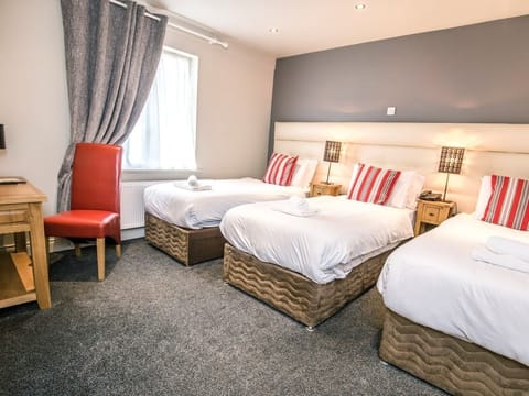 Classic Triple Room, Ensuite