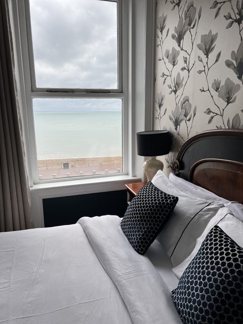 Premier Double Room, Ensuite, Sea View | Interior