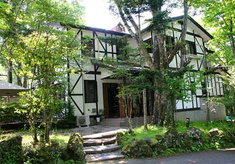 Premier House, Multiple Bedrooms, Non Smoking, Mountain View | Down comforters, minibar, desk, laptop workspace