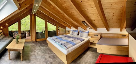 Giebel-Apartment für Familien | Living area | Flat-screen TV