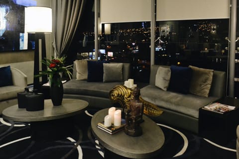 Lobby lounge