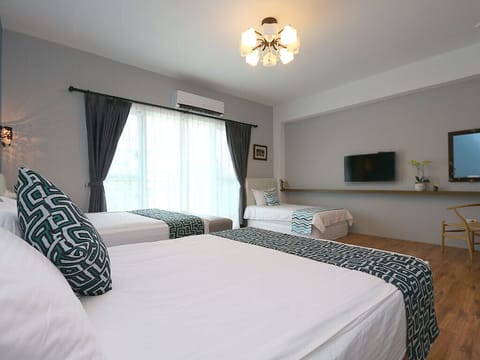 Quadruple Room, 2 Double Beds | Individually decorated, individually furnished, desk, free WiFi