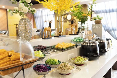 Daily buffet breakfast for a fee