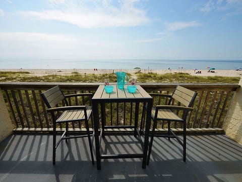 Enjoy a cold beverage while gazing out at the Gulf of Mexico! 
