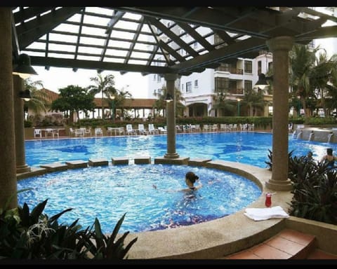 Indoor pool, 2 outdoor pools