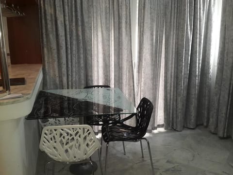 Apartment, 1 Bedroom | In-room dining