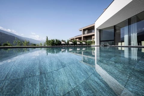 2 indoor pools, 2 outdoor pools