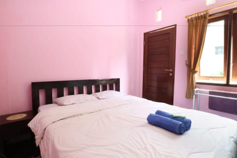 Standard Room | Desk, free WiFi