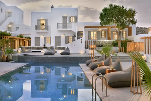 Seasonal outdoor pool, pool umbrellas, sun loungers