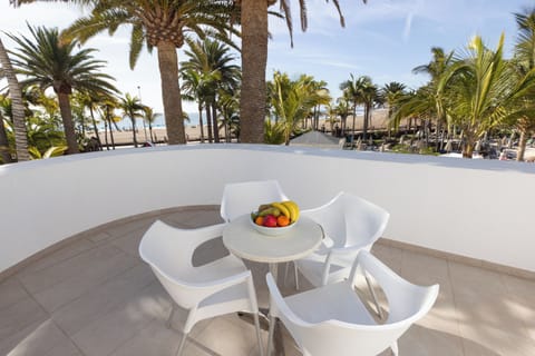 Minibar, in-room safe, desk, iron/ironing board