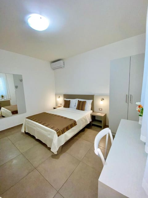 Standard Double or Twin Room, 1 Bedroom | Premium bedding, in-room safe, free WiFi, bed sheets