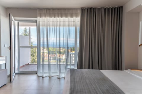 DOUBLE SUPERIOR SEA VIEW | Premium bedding, pillowtop beds, blackout drapes, soundproofing