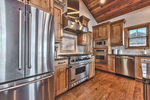 6-Burner Viking Gas Range and 2nd Wall Oven