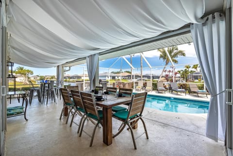 Large Lanai vacation rental, Cape Coral