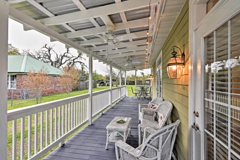 Pass Christian Vacation Rental | 2BR | 1BA | 800 Sq Ft | Stairs Required