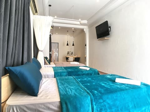 Studio | Desk, blackout drapes, iron/ironing board, free WiFi