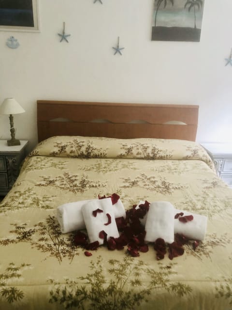 Triple Room | Iron/ironing board, rollaway beds, free WiFi, bed sheets