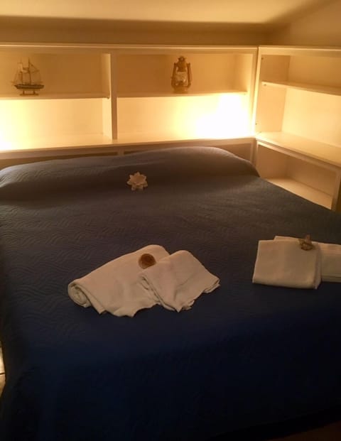 Double Room | Iron/ironing board, rollaway beds, free WiFi, bed sheets